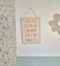 Charger l'image dans la galerie, affiche abécédaire en bois décoration chambre enfant