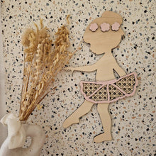 Charger l'image dans la galerie, danseuse en bois décoration chambre enfant