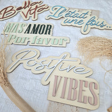Charger l'image dans la galerie, Phrase en bois personnalisée effet "néon" – Décoration murale