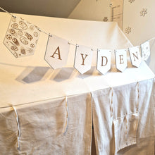 Charger l'image dans la galerie, guirlande fanions en bois cadeau naissance