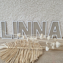 Charger l'image dans la galerie, décoration murale initiale en bois personnalisée rotin