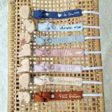 Charger l'image dans la galerie, attache tétine personnalisée coton gaze collection nœud